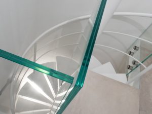 Escalier Hélicoïdal détail garde corps verre réaliser sur mesure