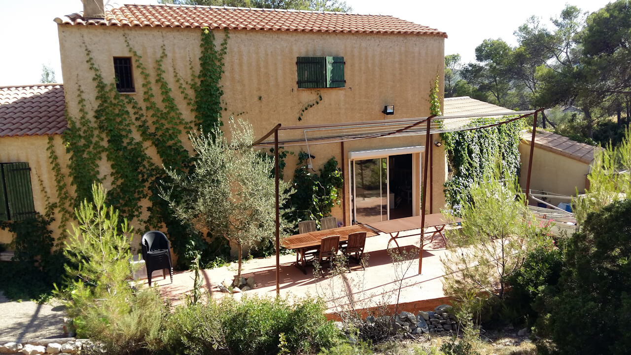 pergola-cintree-vue-de-garrigues-MetalRine